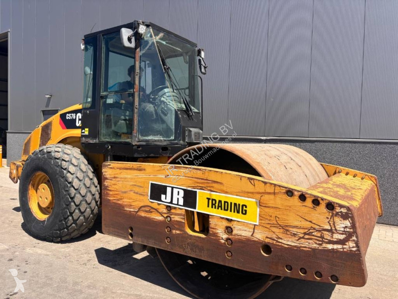مدحلة Caterpillar CS 76