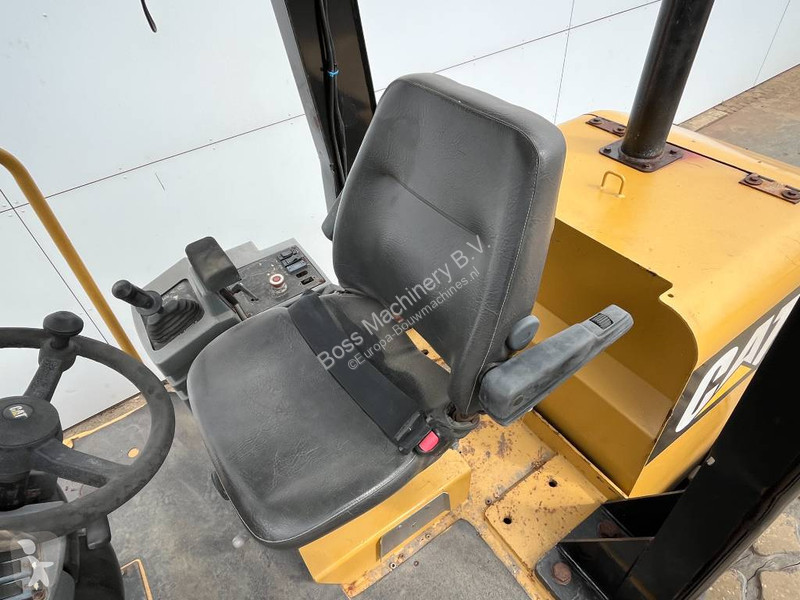 مدحلة Caterpillar CS533E - Good Overall Condition