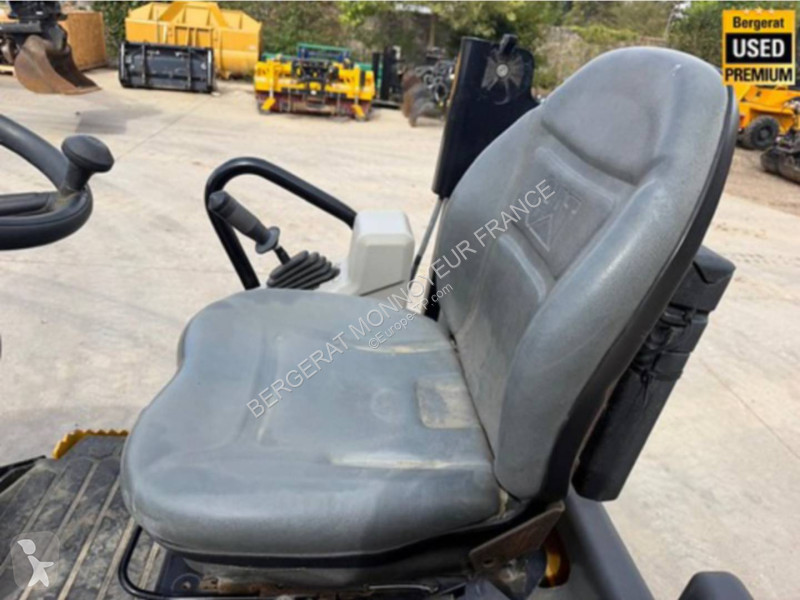 Compacteur Caterpillar CB2.7