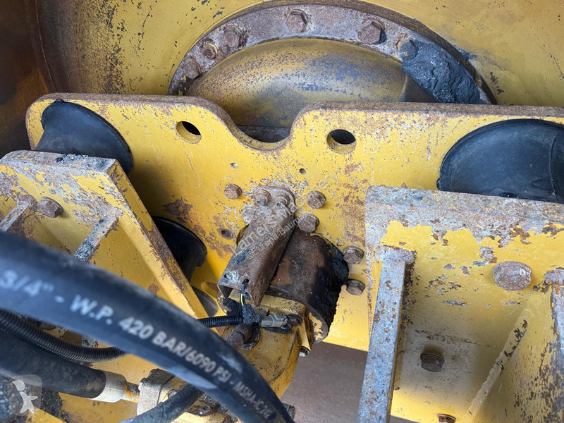 مدحلة Caterpillar CS 663E .