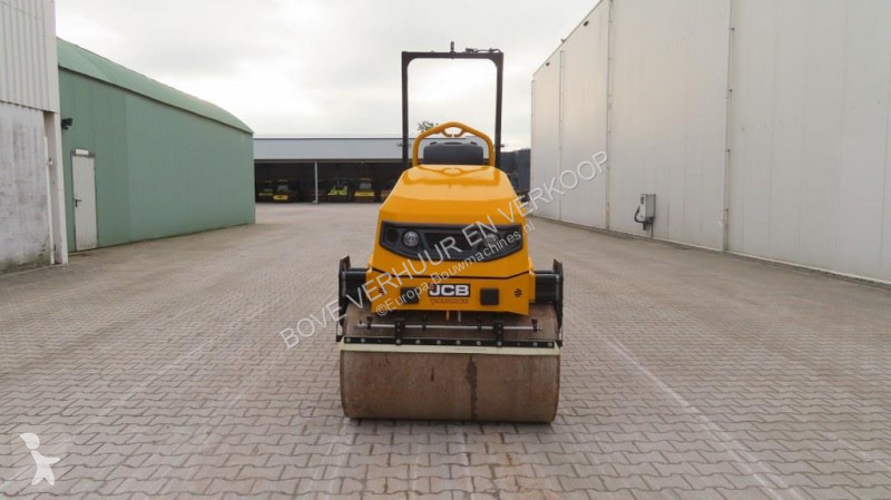 مدحلة JCB