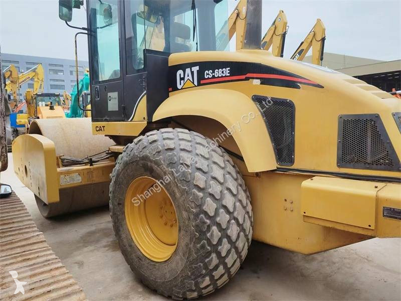 Compactador Caterpillar CS683E