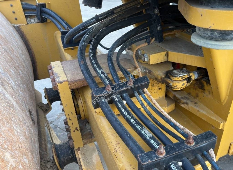 Compactador Caterpillar Vibrating Compactor CAT