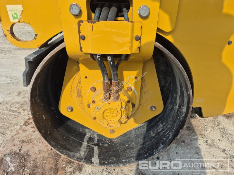 Compactador Caterpillar CB2.5