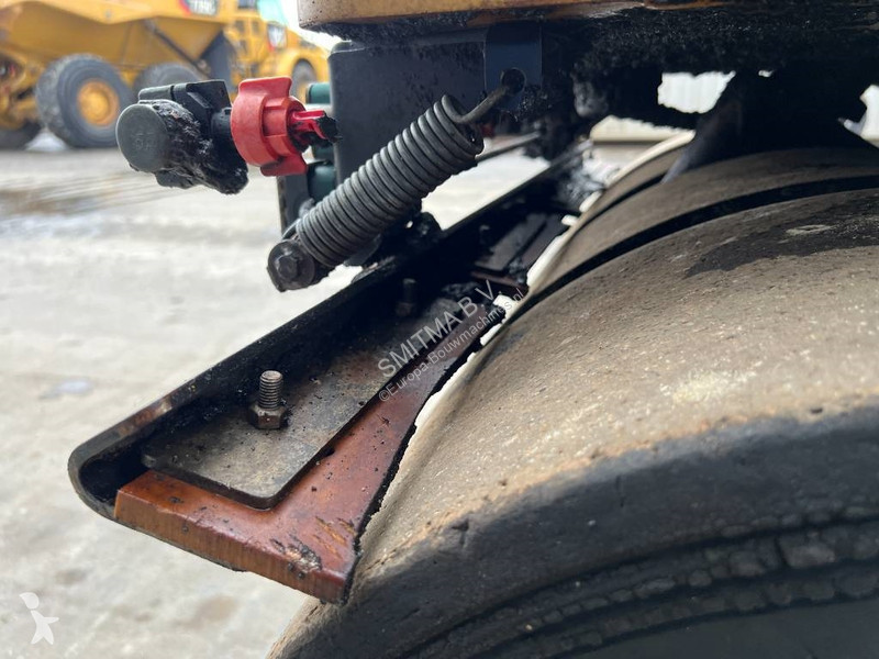 Zhutňovač Caterpillar CC24