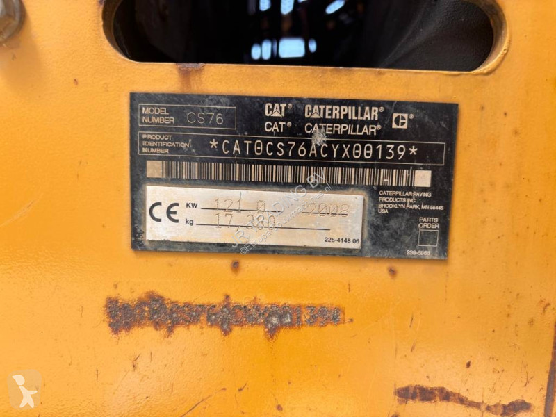 مدحلة Caterpillar CS 76