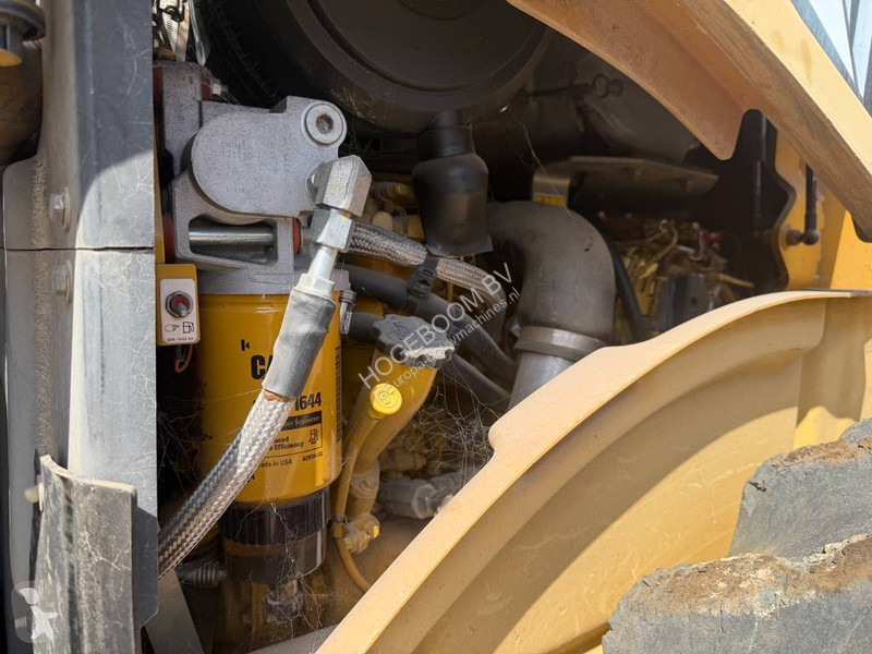 مدحلة Caterpillar CP 76