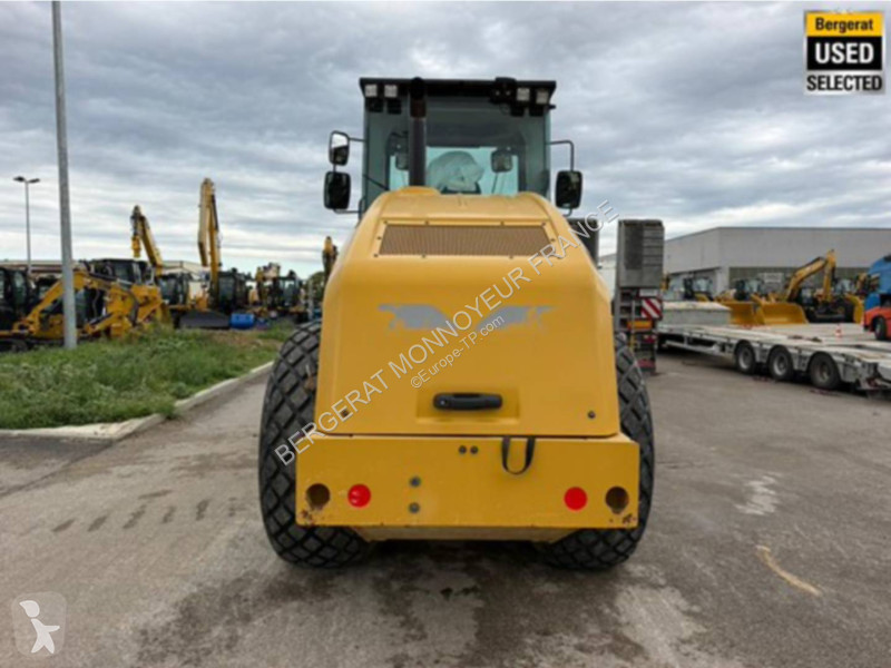 Compacteur Caterpillar 4F