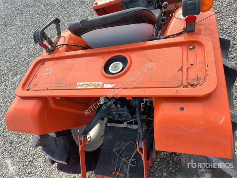 Дорожний коток Kubota ZB1600 Utility Tractor