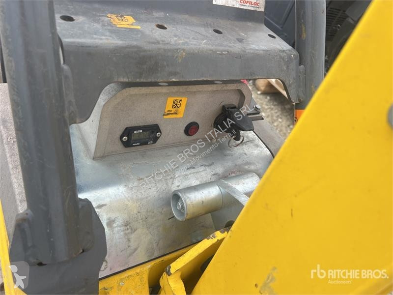 Compactador  DPU4045 Vibratory Plate Compactor