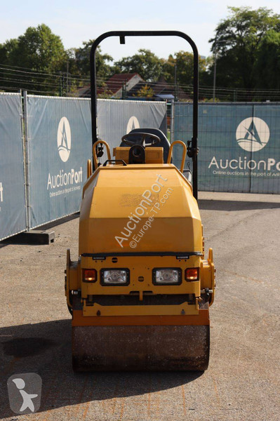 Compactador Caterpillar CB1.7