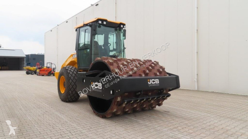 مدحلة JCB VM138D