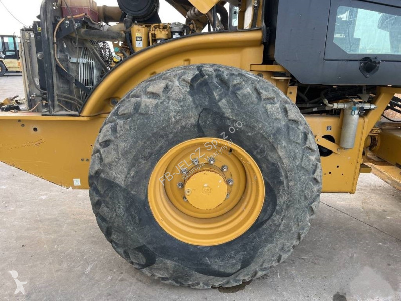 Compactador Caterpillar Vibrating Compactor CAT