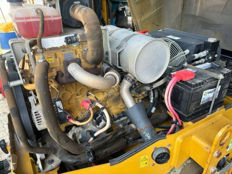 Compactador Caterpillar B