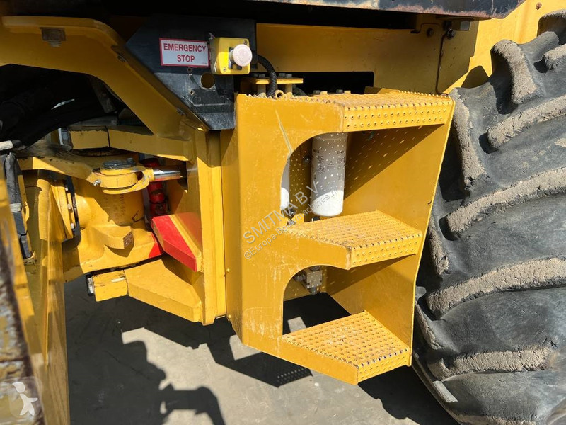 Zhutňovač Caterpillar CP76