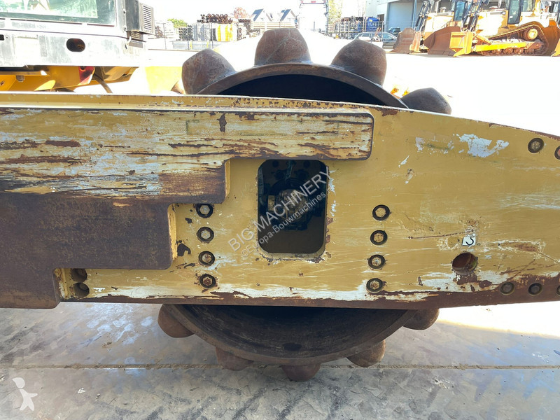 Walec Caterpillar CP64