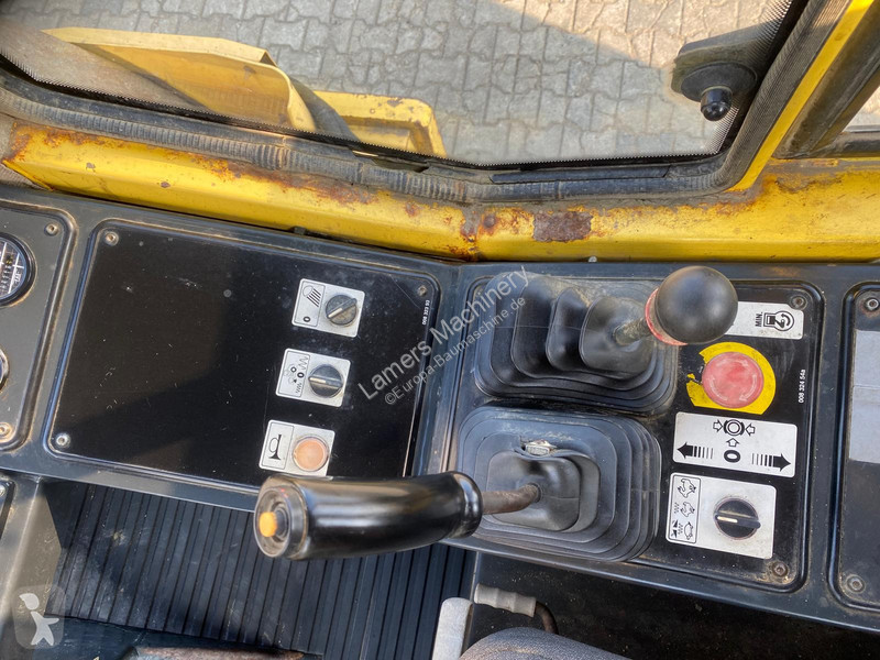 Zhutňovač Bomag BW216 .