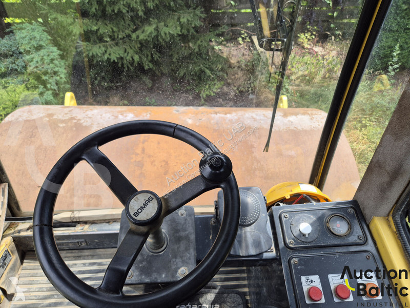 Compactador Bomag BW 211 D