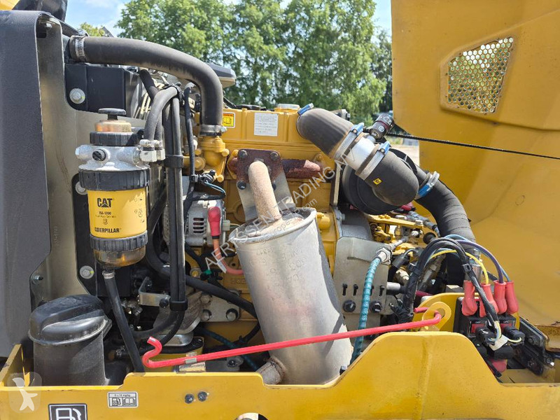 Дорожный каток Caterpillar CB 1.7