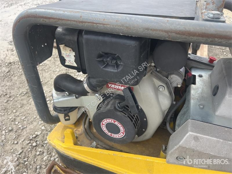 Compactador  DPU4045 Vibratory Plate Compactor