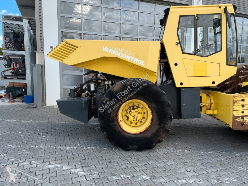 Compactador Bomag BW 225 D-3 / 2001 / nur...
