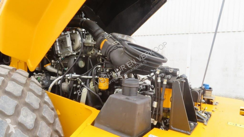 مدحلة JCB VM138D