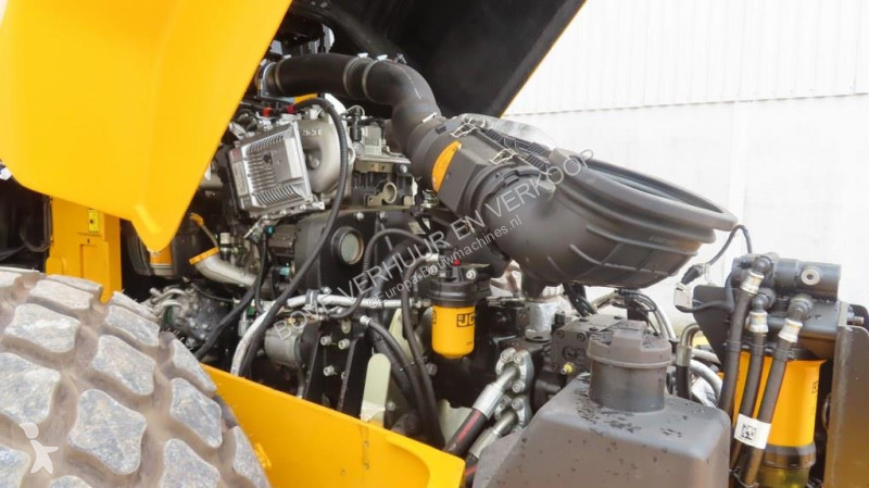 Валяк JCB VM138D