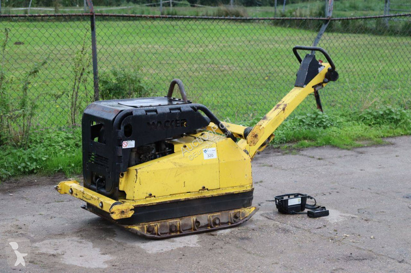مدحلة Neuson Vibroplate DPU 100-70Le