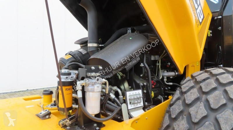 Валяк JCB VM116 D