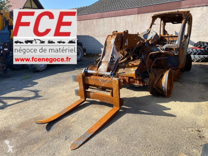 Chariot télescopique Manitou MLT 737 endommagé