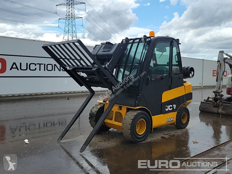 Încărcător telescopic JCB