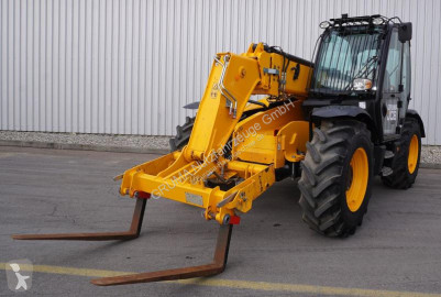Teleskopický vozík JCB 535-95