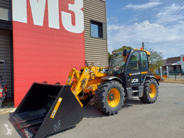 Încărcător telescopic JCB