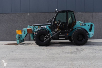 Carretilla telescópica fija JCB