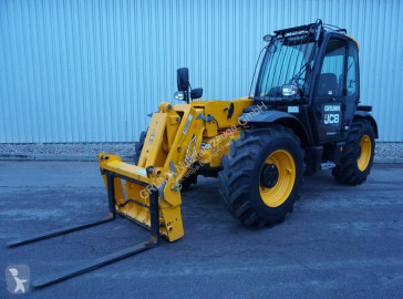 Teleskopický vozík JCB 531-70 STAGE V