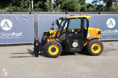 رافعة شوكية تلسكوبية JCB