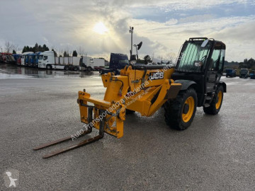 رافعة شوكية تلسكوبية JCB