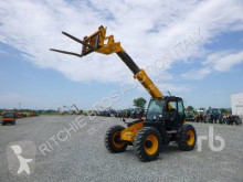 телескопичен товарач JCB