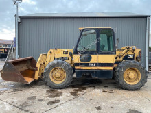 Teleskopický manipulátor Caterpillar TH 62