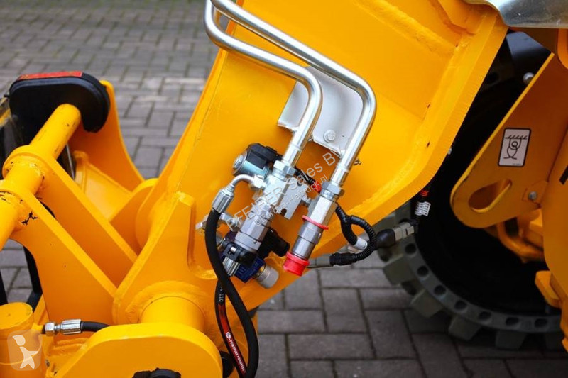 رافعة شوكية تلسكوبية JCB 525-60E Valid...