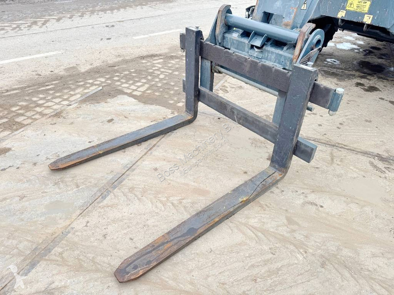Încărcător telescopic Magni 5.21 - Remote...