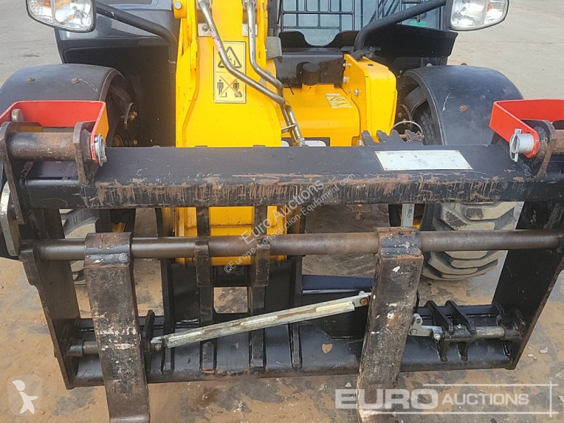 Teleskopický vozík JCB 525-60 Hi Viz