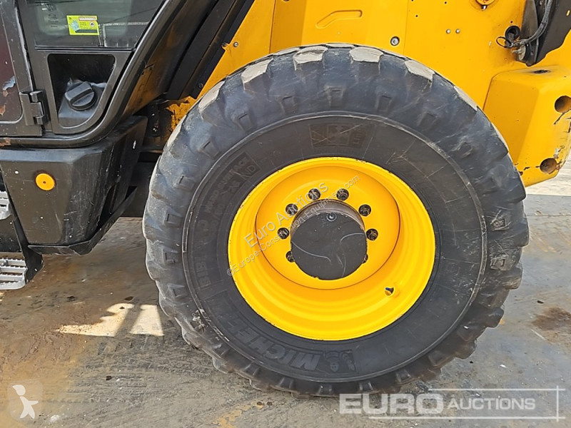 Teleskopický vozík JCB 560-80