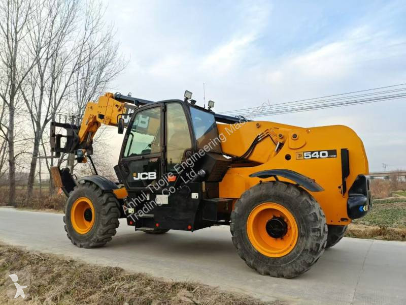 Teleskopický vozík JCB