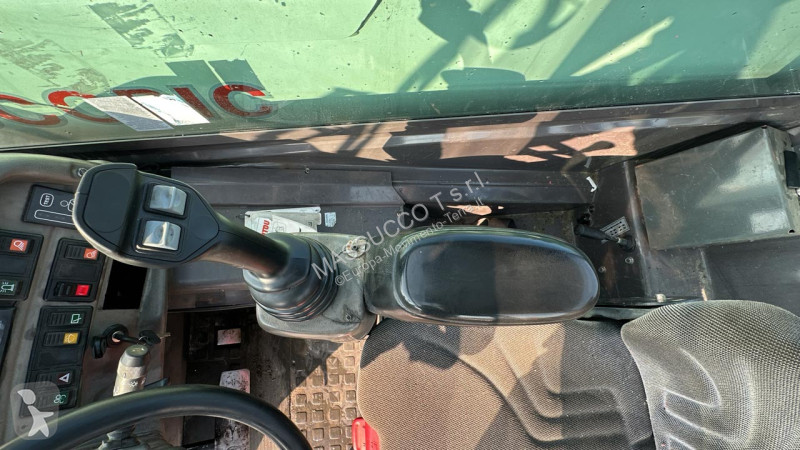 Teleskopický manipulátor Manitou MLT845