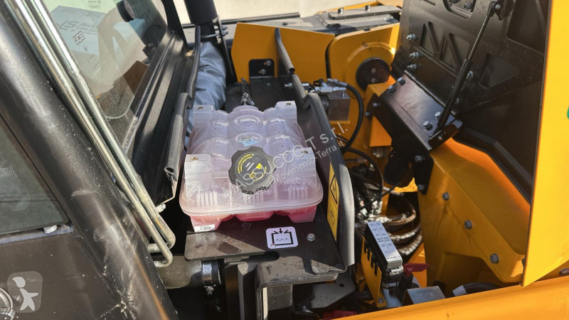 رافعة شوكية تلسكوبية JCB 35-26D 4x4