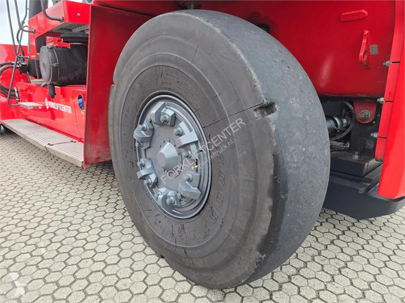 Телескопичен товарач Kalmar DRG450-60S5