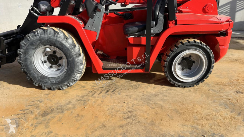 Teleskopický manipulátor Manitou BT 420 4x4
