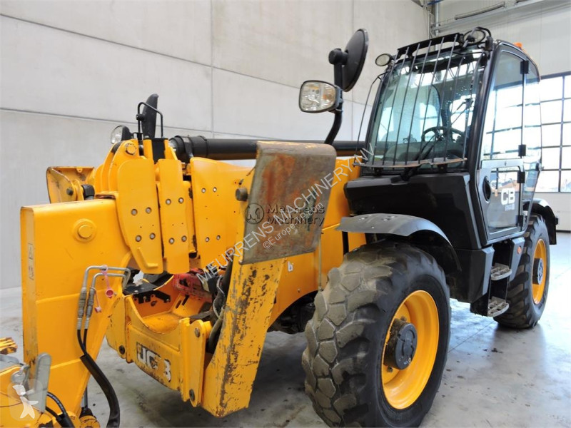 رافعة شوكية تلسكوبية JCB