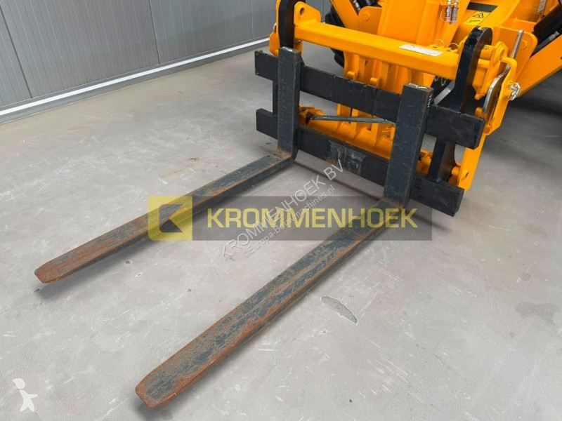 رافعة شوكية تلسكوبية JCB HiViz